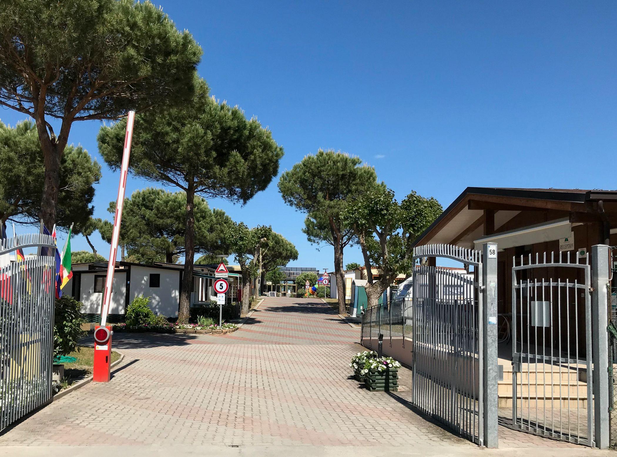 Club Del Sole Pini Boutique Resort Punta Marina Bagian luar foto